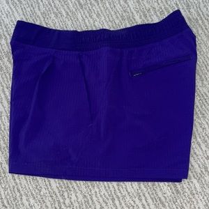 Athleta Women’s Textured Pleated Brooklyn Shorts Purple Sz 8 3” inseam w/pockets